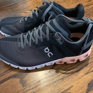 Cloudflow Wide in Rock Rose. New, never been worn.